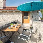 Amazing Home In Puntera With Wifi