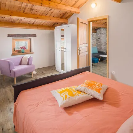 2 Bedroom Stunning In *