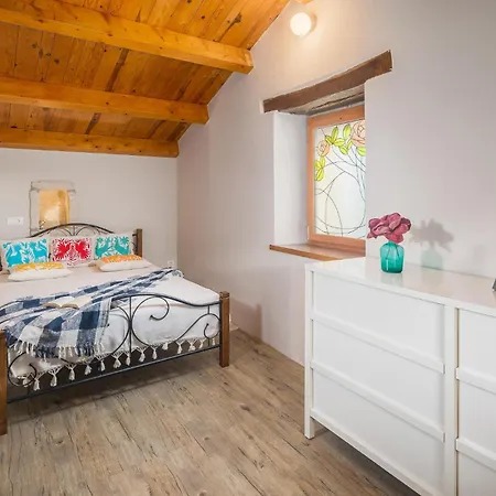 2 Bedroom Stunning In *