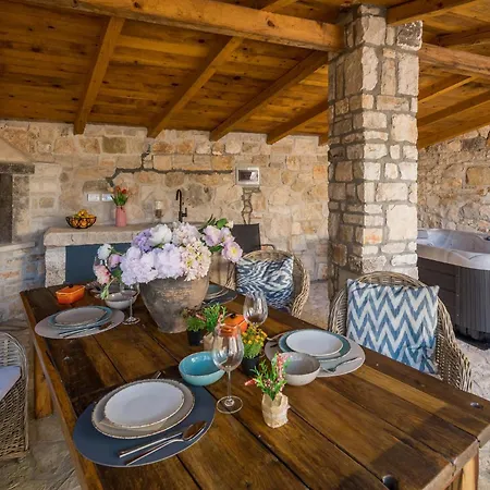 Holiday home In With Wifi Puntera