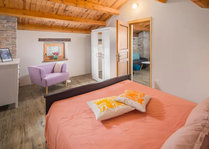 2 Bedroom Stunning In *