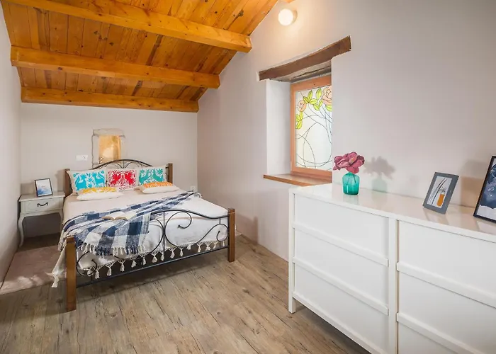 2 Bedroom Stunning In *