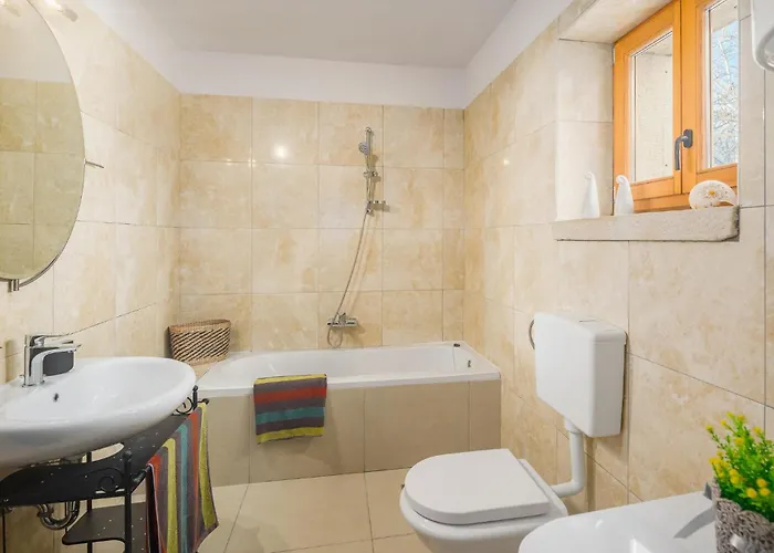 Semesterbostad 2 Bedroom Stunning In